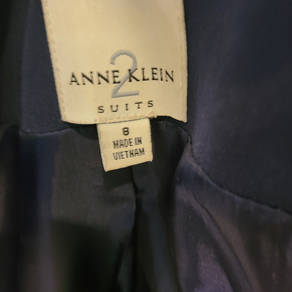 Navy blue Anne Klein suit - Picture 3 of 3